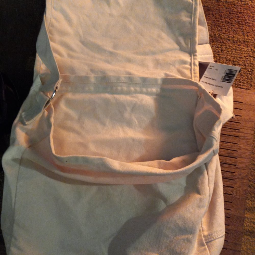 NWT Guess messenger bag - Picture 3 of 4